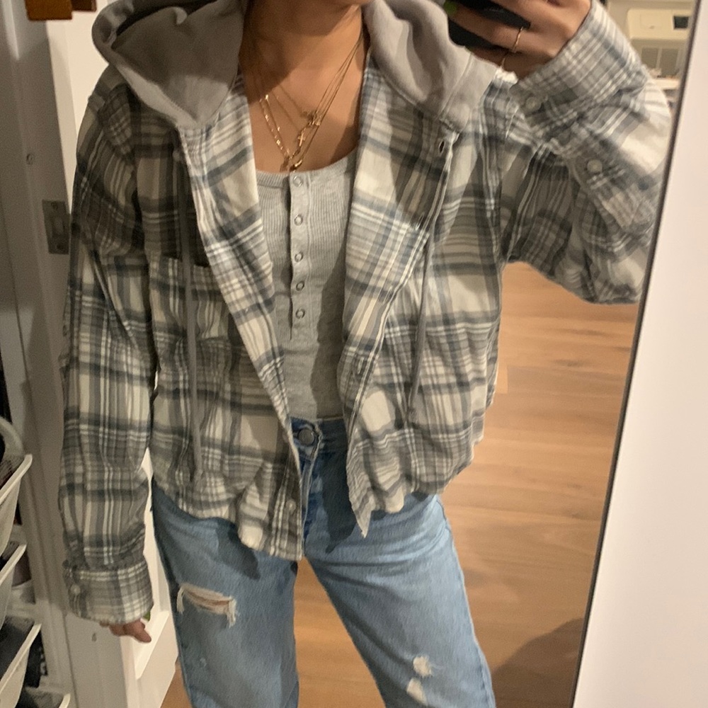 American Eagle Cropped Plaid shirt
